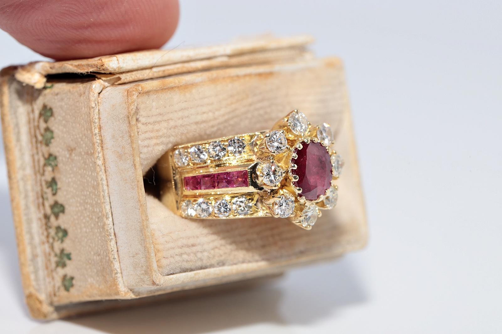 Artigiano Anello forte decorato con diamanti naturali e rubini in oro 18 carati CIRCA 1980 in vendita