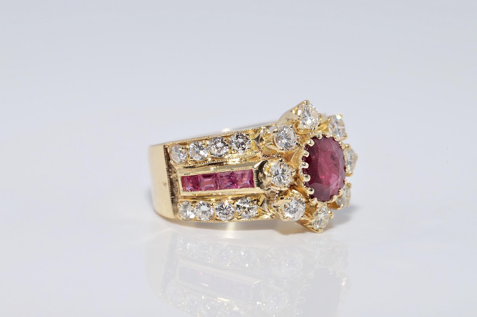 Taglio brillante Anello forte decorato con diamanti naturali e rubini in oro 18 carati CIRCA 1980 in vendita