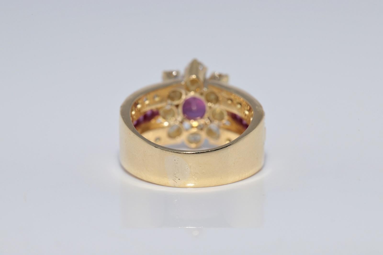 Anello forte decorato con diamanti naturali e rubini in oro 18 carati CIRCA 1980 in vendita 2