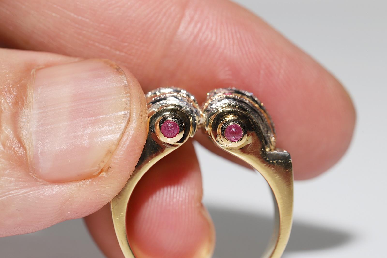 Anello con carrarmato decorato con diamanti naturali e rubini in oro 18 ct. d'epoca CIRCA 1980 in vendita 12