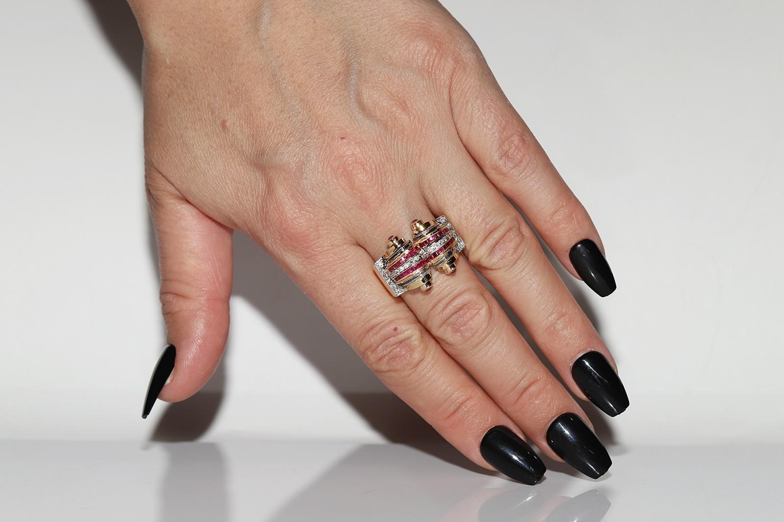 In sehr gutem Zustand.
Das Gesamtgewicht beträgt 12.7 Gramm.
Insgesamt ist Diamant 0,30 ct.
Der Diamant hat die Farbe H-I und die Reinheit vs-s1.
Insgesamt ist Rubin 0,70 ct.
Ringgröße ist US 8 (Wir bieten kostenlose Größenänderung)
Wir können jede