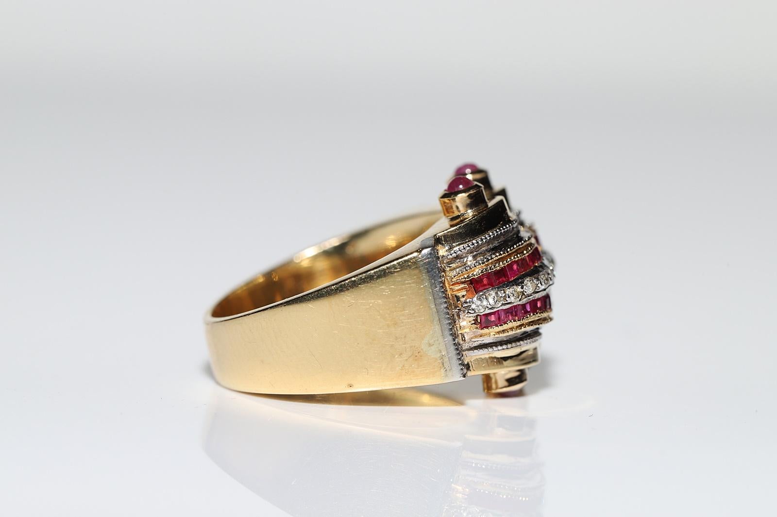 Anello con carrarmato decorato con diamanti naturali e rubini in oro 18 ct. d'epoca CIRCA 1980 in vendita 3
