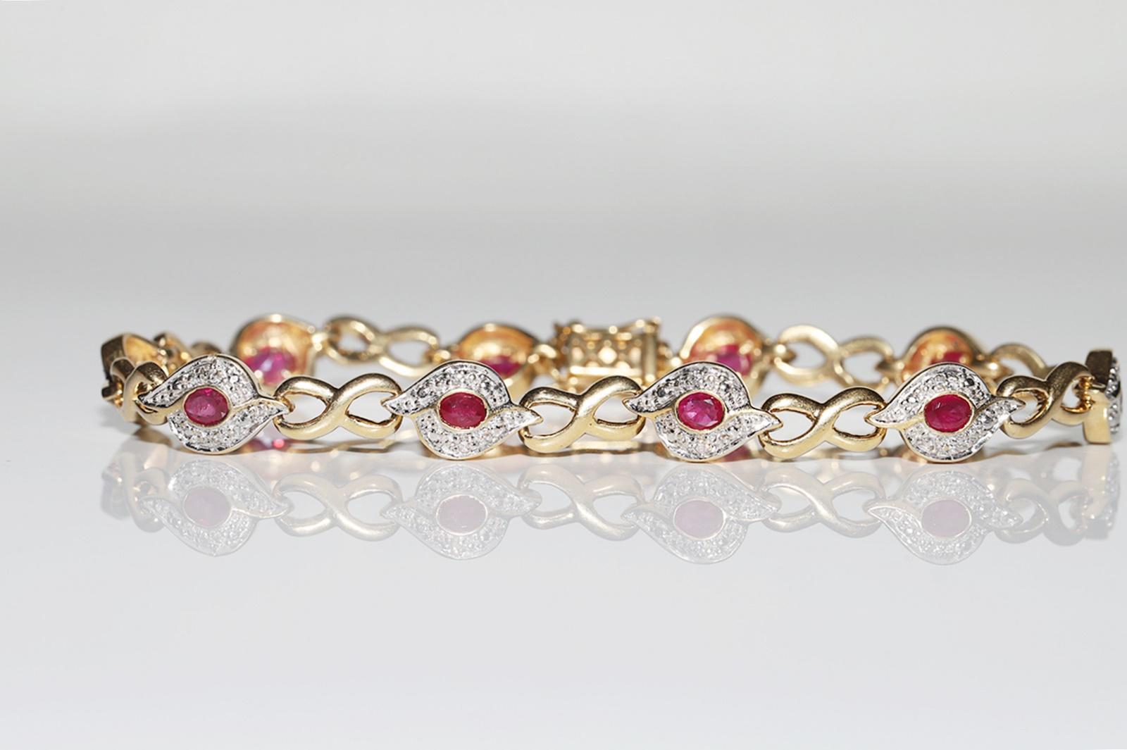 Vintage Circa 1980s 18k Gold Natural Diamond And Ruby Decorated Tennis Bracelet In Good Condition For Sale In Fatih/İstanbul, 34