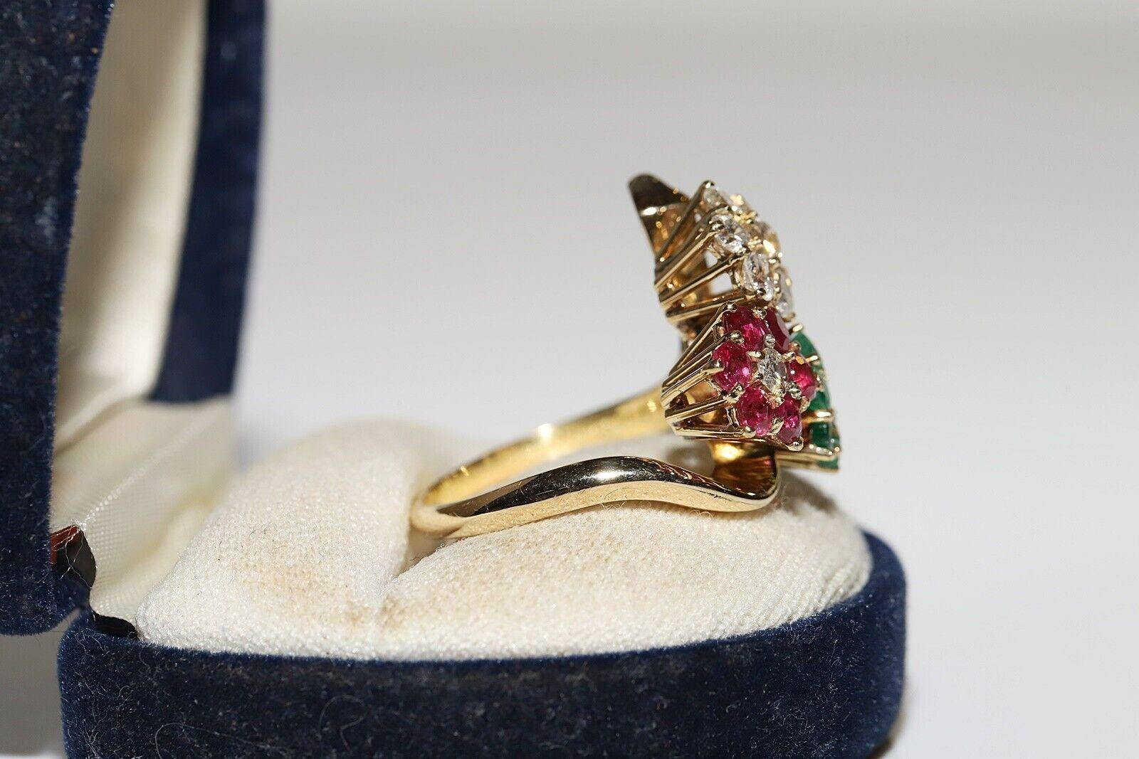 Vintage Circa 1980s 18k Gold Natural Diamond And Ruby Emerald Flowers Ring For Sale 5