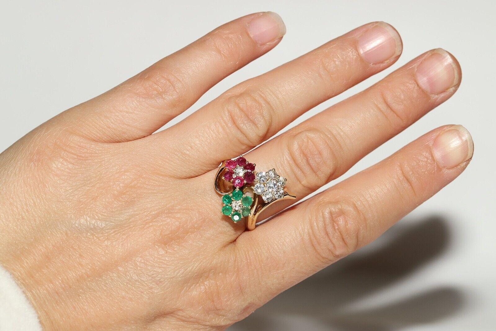 Vintage Circa 1980s 18k Gold Natural Diamond And Ruby Emerald Flowers Ring For Sale 1