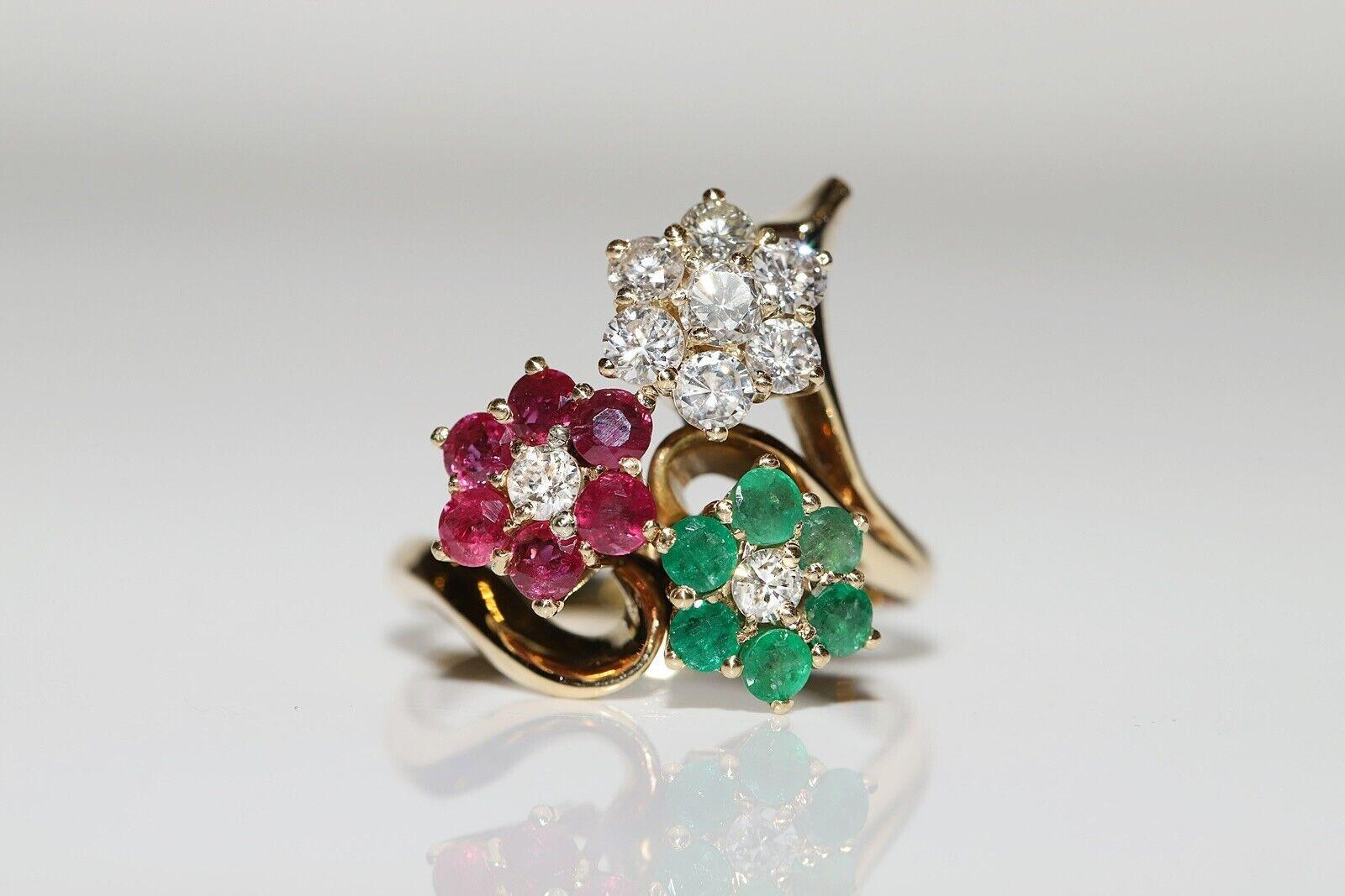 Vintage Circa 1980s 18k Gold Natural Diamond And Ruby Emerald Flowers Ring For Sale 3
