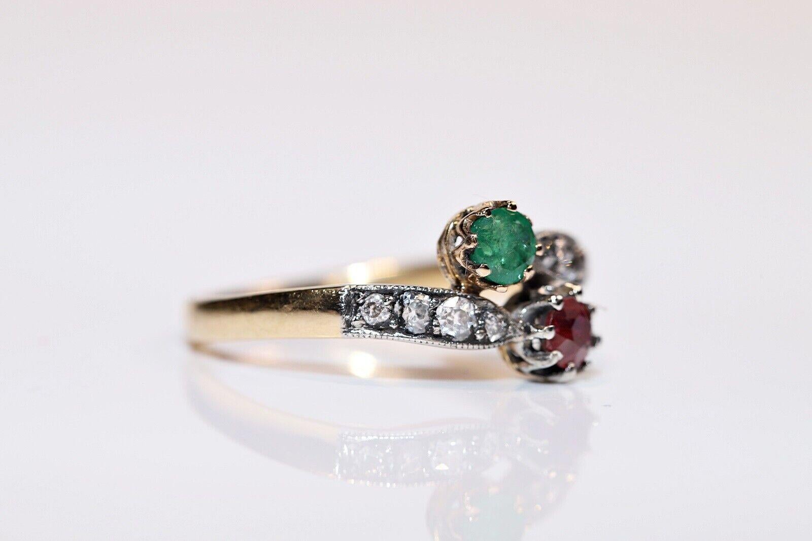 Vintage Circa 1980s 18k Gold Natural Diamond And Ruby Emerald Ring  In Good Condition For Sale In Fatih/İstanbul, 34