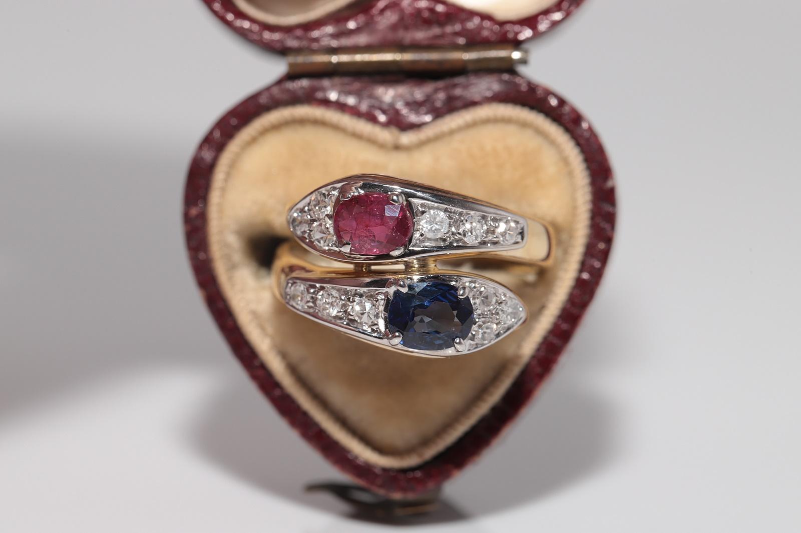 En muy buen estado.
El peso total es de 4,7 gramos.
Totalmente es diamante 0,50 ct.
El diamante es de color G-H y claridad vs1.
Totalmente es rubí zafiro 0,80 ct.
La talla del anillo es US 6.5
Podemos fabricar cualquier tamaño.
La caja no está