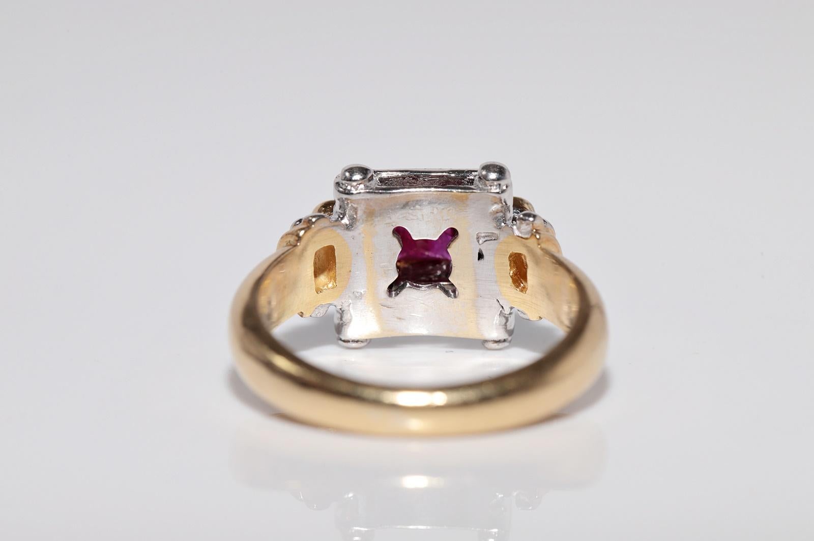 Vintage Circa 1980s 18k Gold Natural Diamond And Ruby Square Design Ring For Sale 4