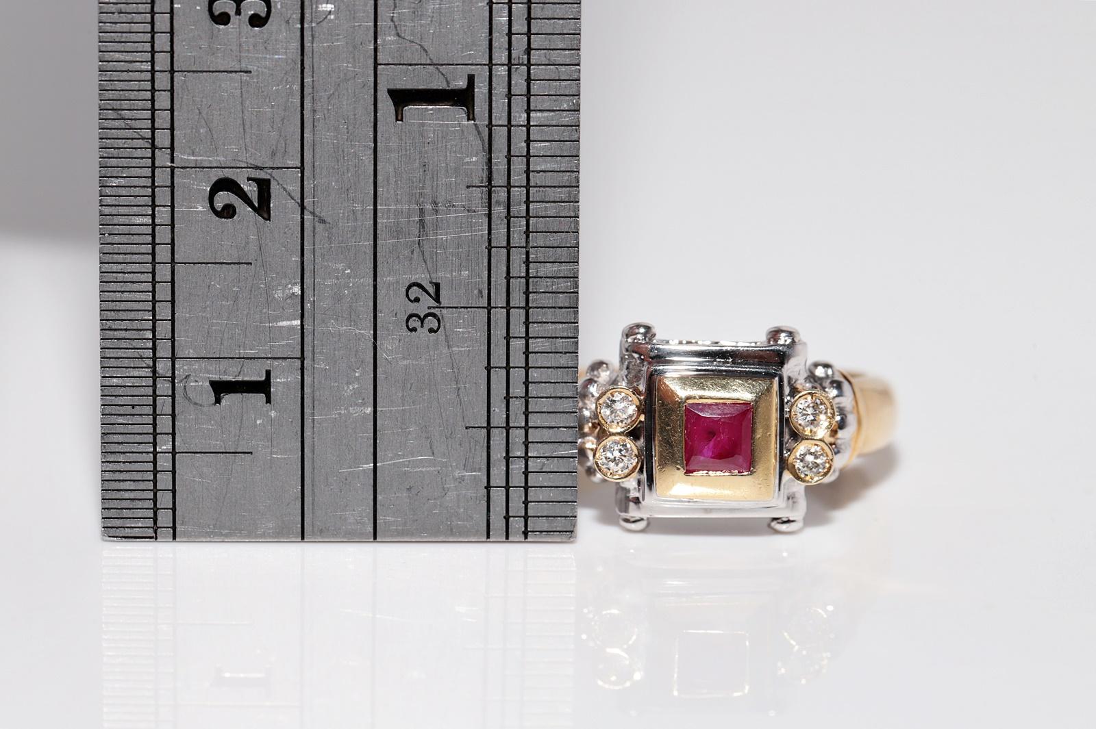 Vintage Circa 1980s 18k Gold Natural Diamond And Ruby Square Design Ring For Sale 6