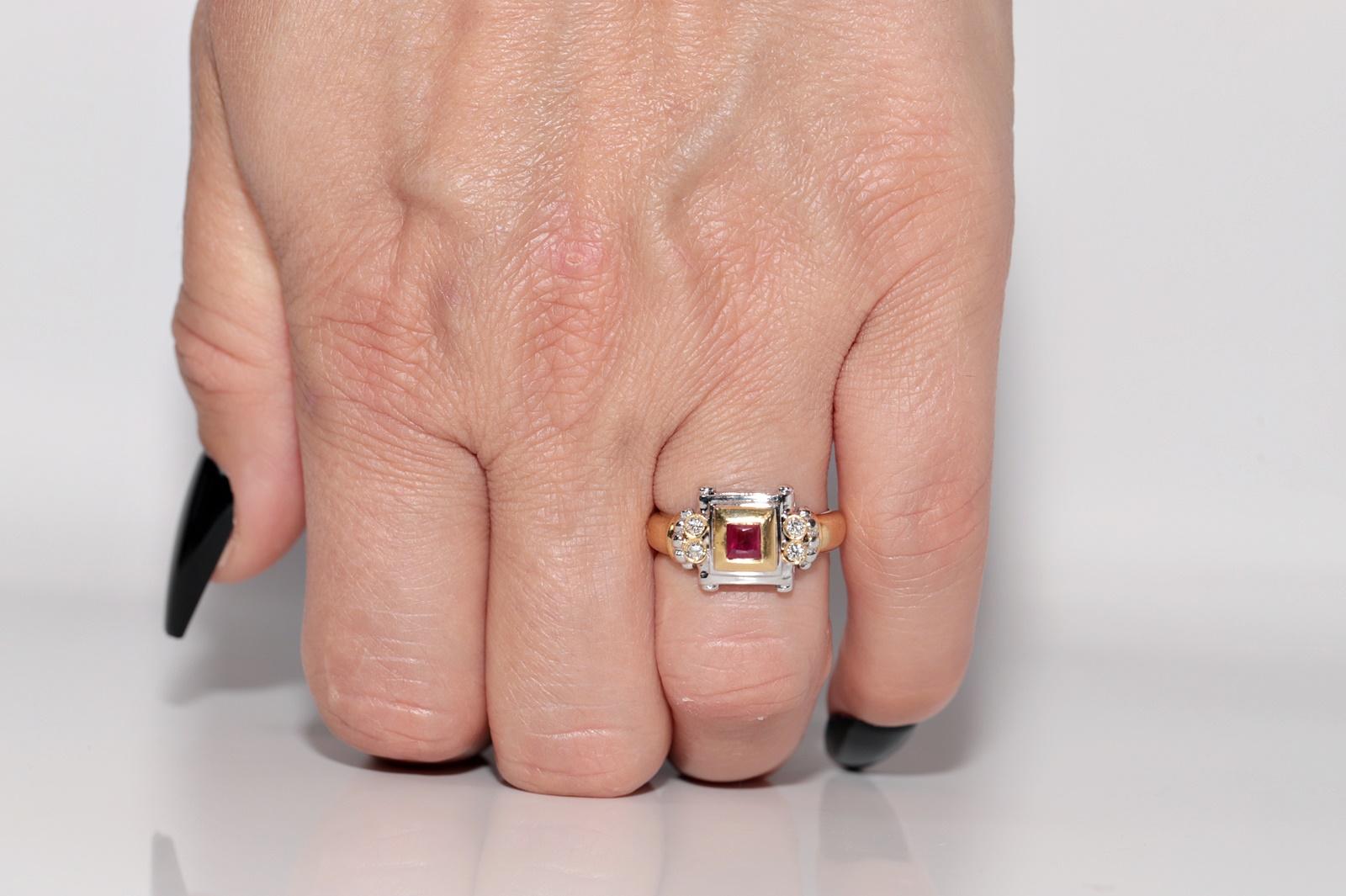Retro Vintage Circa 1980s 18k Gold Natural Diamond And Ruby Square Design Ring For Sale