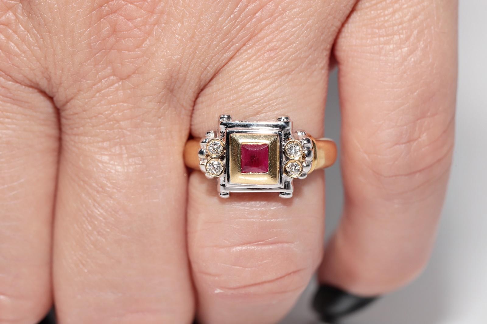 Brilliant Cut Vintage Circa 1980s 18k Gold Natural Diamond And Ruby Square Design Ring For Sale