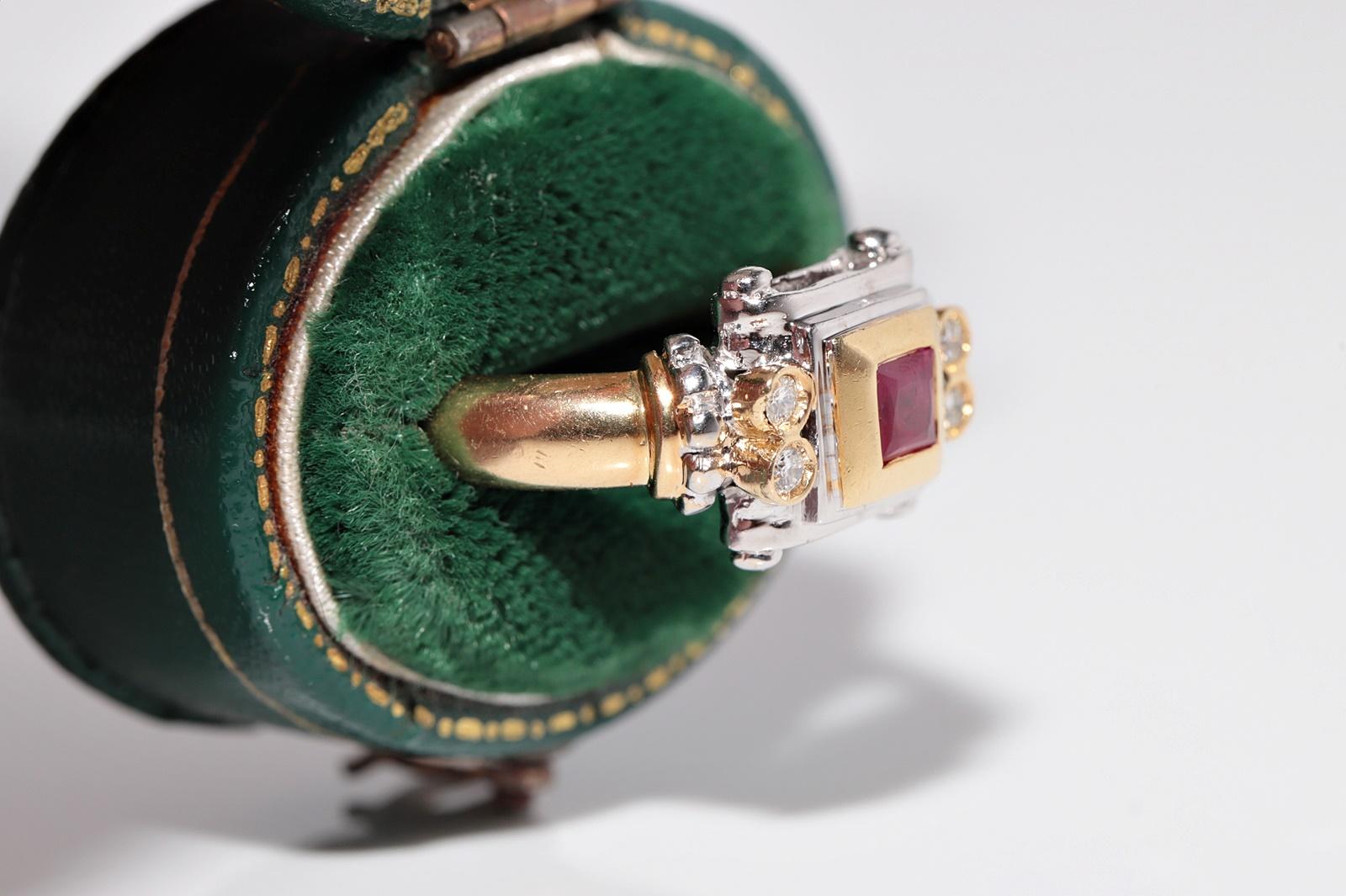 Women's Vintage Circa 1980s 18k Gold Natural Diamond And Ruby Square Design Ring For Sale