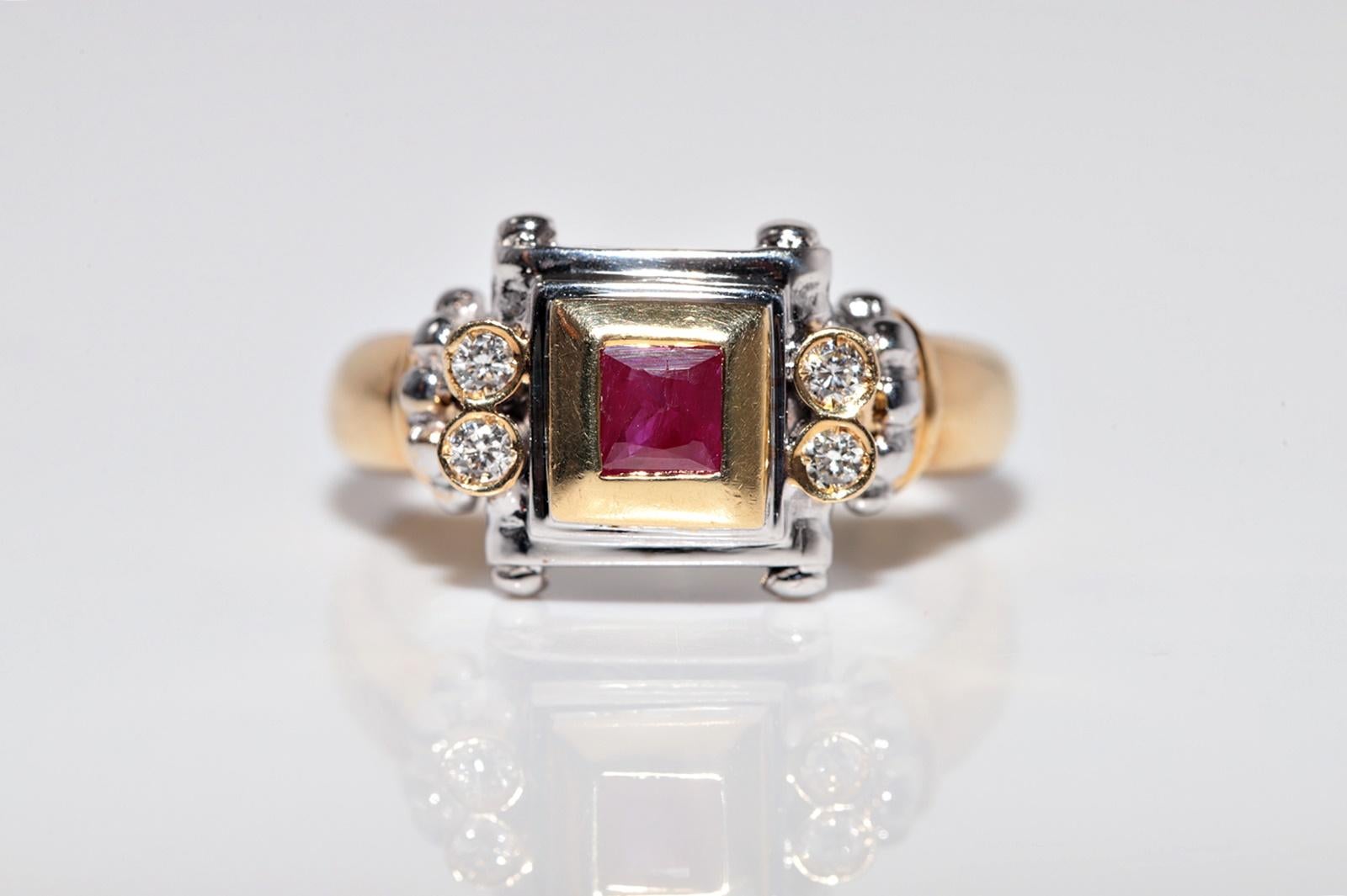 Vintage Circa 1980s 18k Gold Natural Diamond And Ruby Square Design Ring For Sale 1