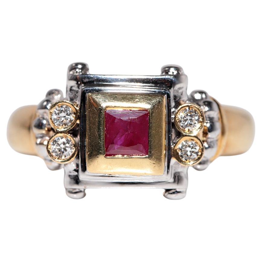 Vintage Circa 1980s 18k Gold Natural Diamond And Ruby Square Design Ring For Sale