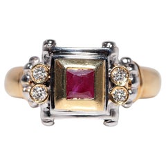 Vintage Circa 1980s 18k Gold Natural Diamond And Ruby Square Design Ring