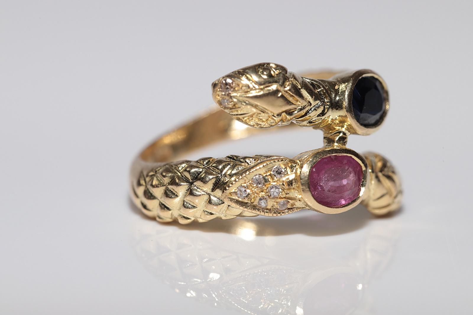 Taglio brillante Anello a serpente in oro 18k con diamanti naturali, zaffiri e rubini, vintage CIRCA gli anni '80 in vendita