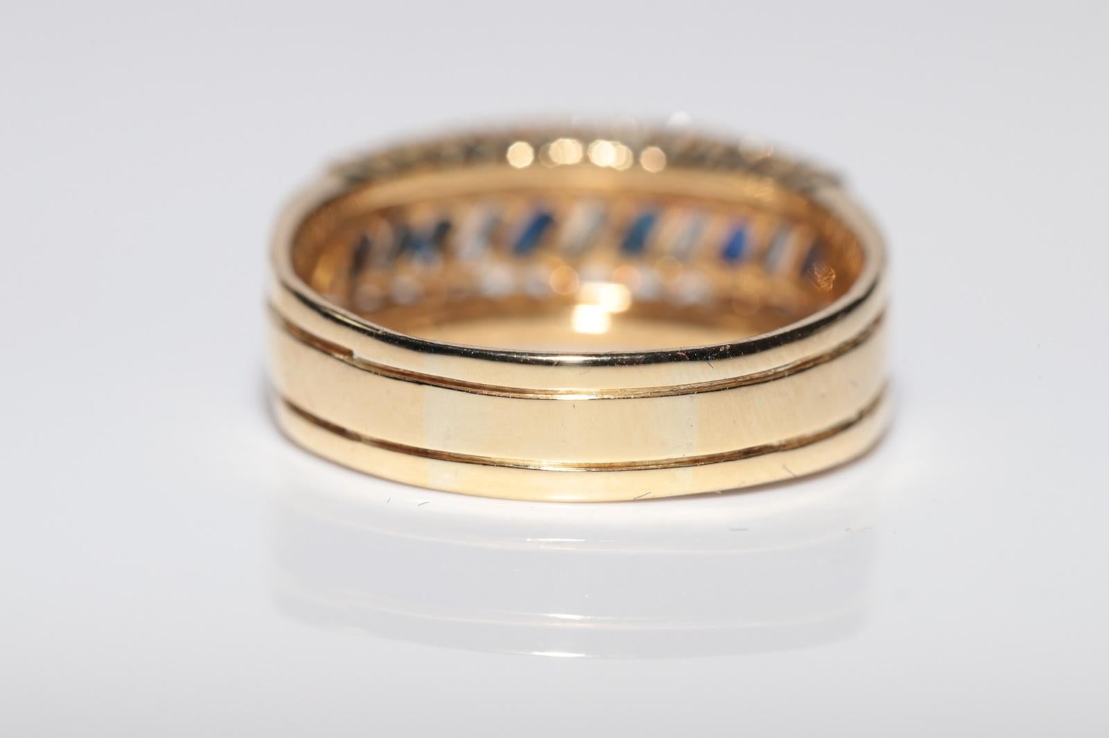 Vintage Circa 1980s 18k Gold Natural Diamond And Sapphire Band Ring For Sale 2