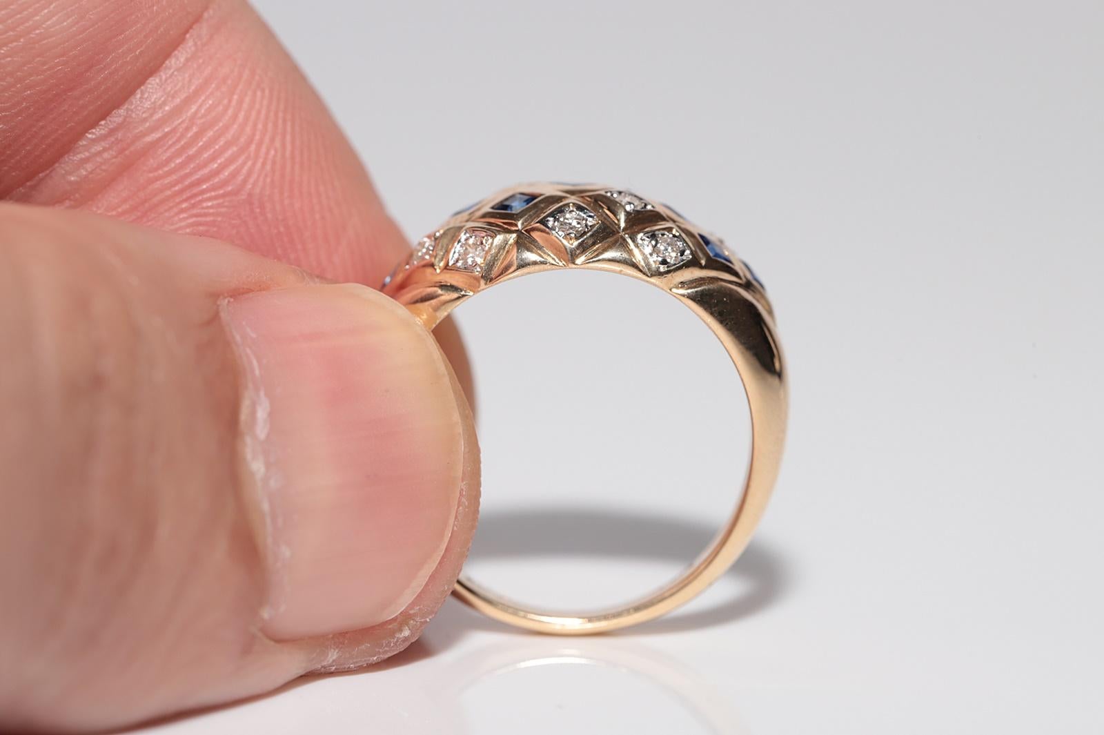 Vintage Circa 1980s 18k Gold Natural Diamond And Sapphire Band Ring For Sale 2