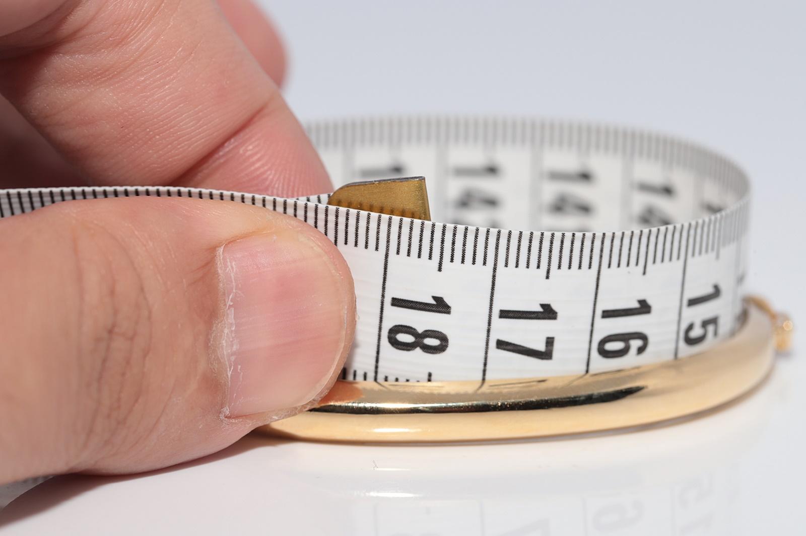 Vintage CIRCA 1980er Jahre 18k Gold natürlichen Diamanten und Saphir-Armreif im Angebot 6