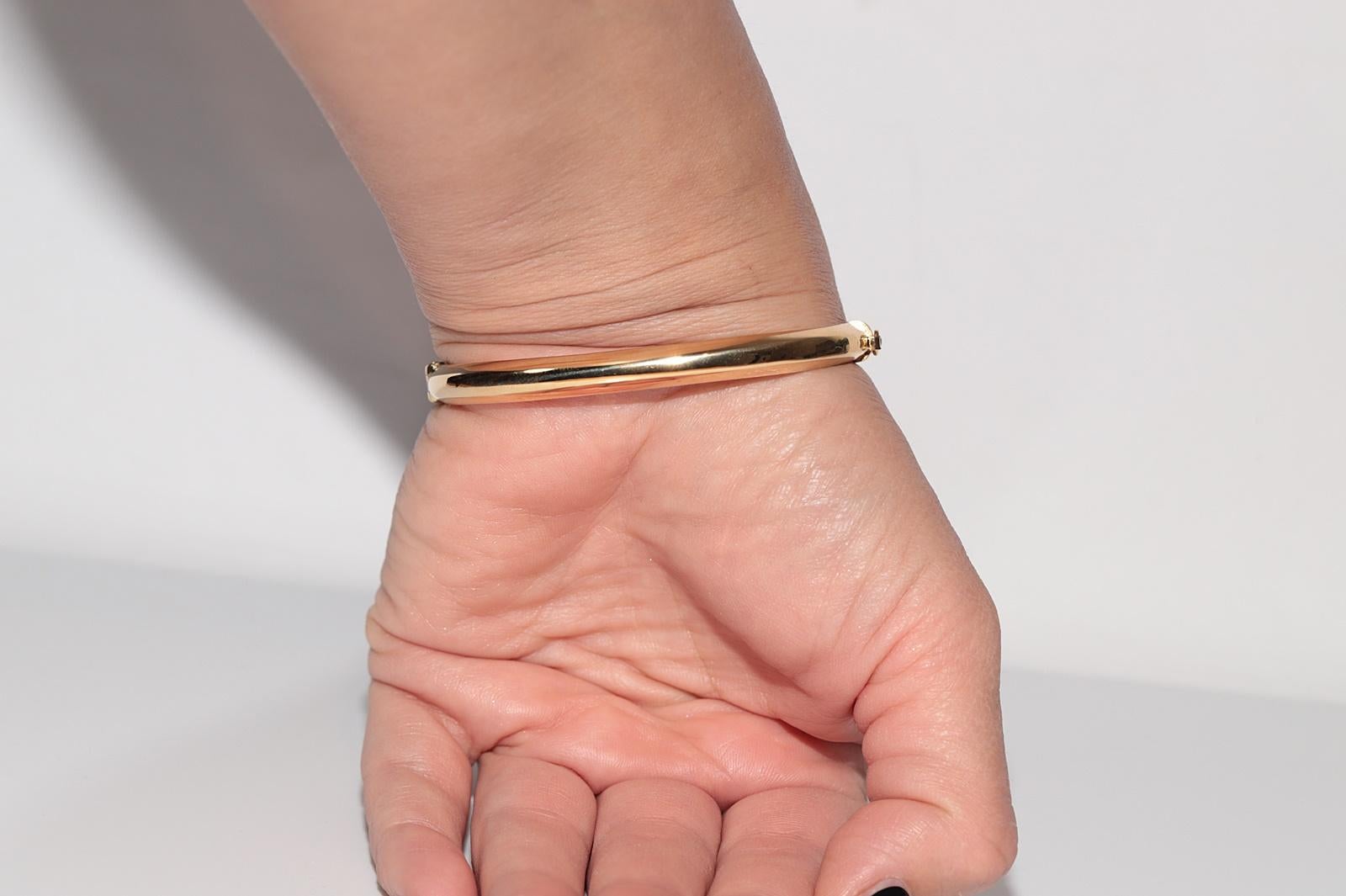 Vintage CIRCA 1980er Jahre 18k Gold natürlichen Diamanten und Saphir-Armreif im Angebot 14