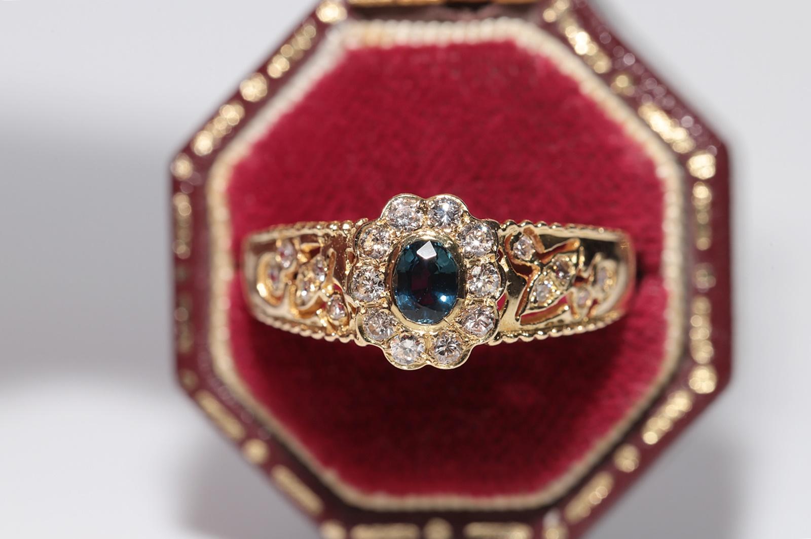 Retro Vintage Circa 1980s 18k Gold Natural Diamond And Sapphire Cocktail Ring For Sale