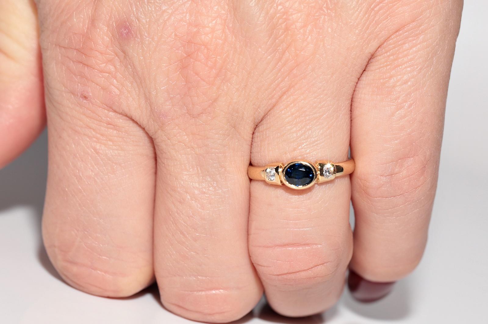 Vintage Circa 1980er Jahre 18k Gold Natürlicher Diamant und Saphir Dekorierter Ring im Angebot 7
