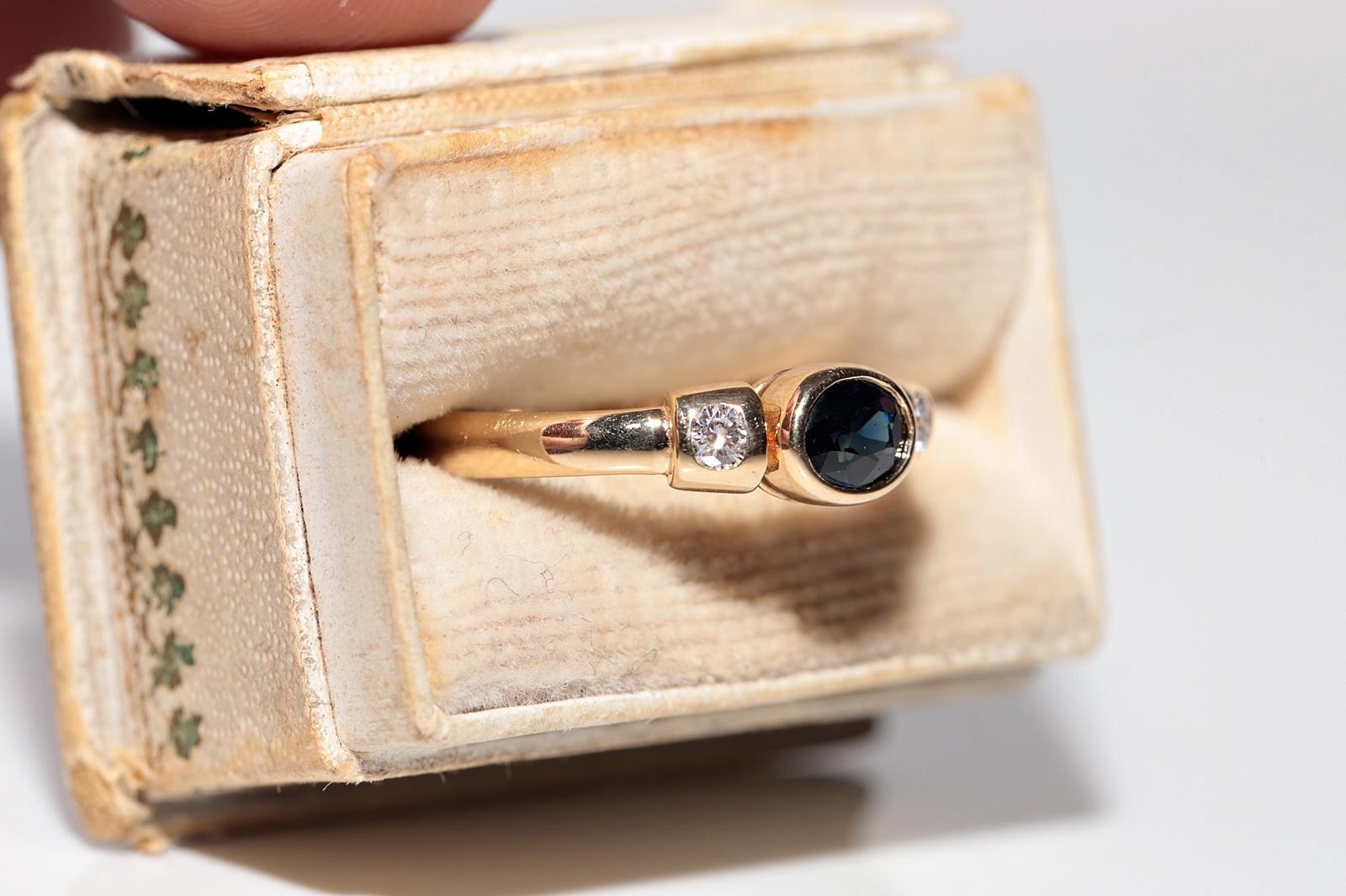 Vintage Circa 1980er Jahre 18k Gold Natürlicher Diamant und Saphir Dekorierter Ring (Retro) im Angebot