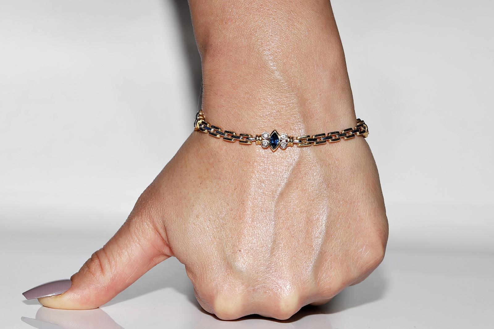 Vintage Circa 1980er Jahre 18k Gold Natürlicher Diamant und Saphir Dekoriertes Vintage-Armband (Brillantschliff) im Angebot