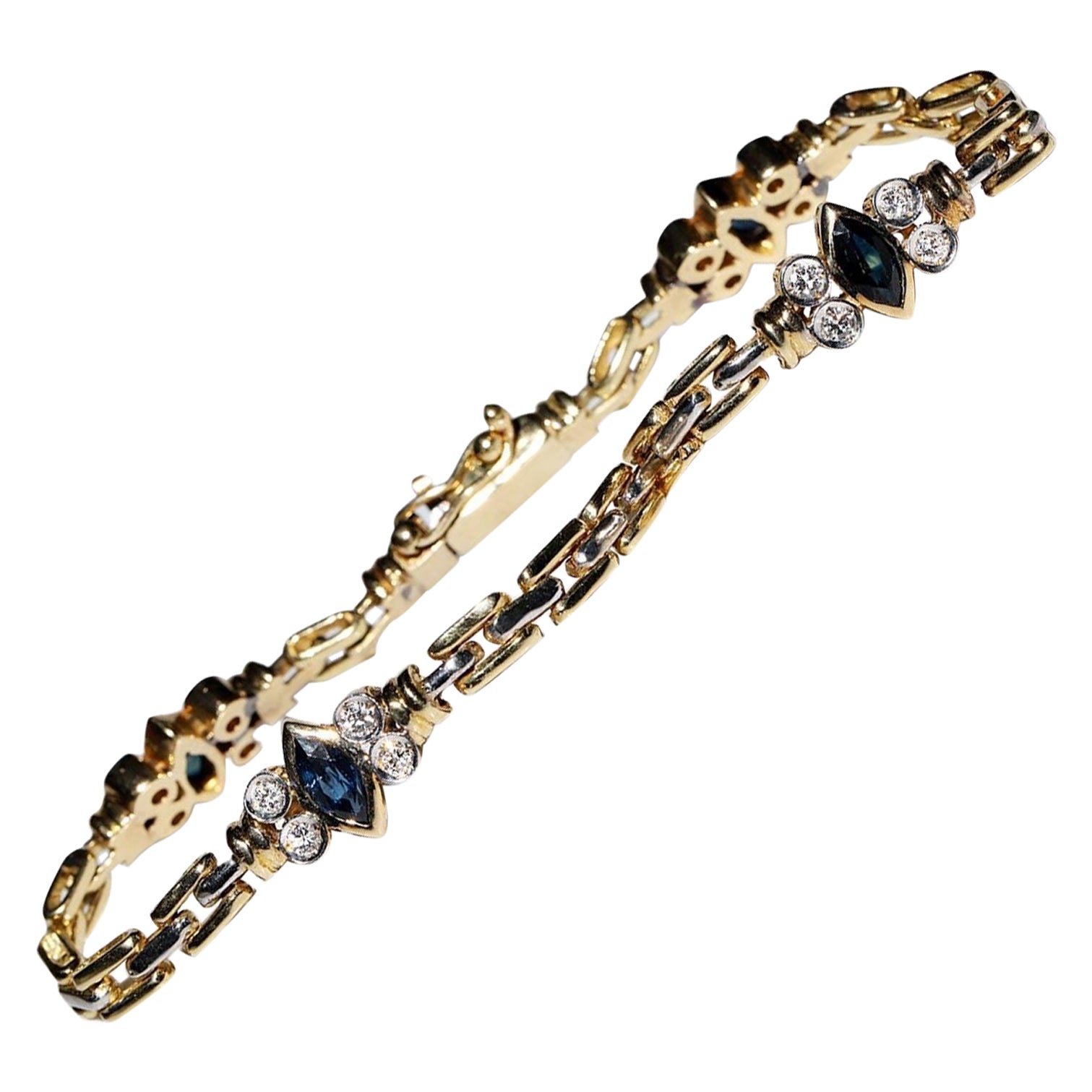 Vintage Circa 1980 Bracelet en or 18k orné de diamants naturels et de saphirs