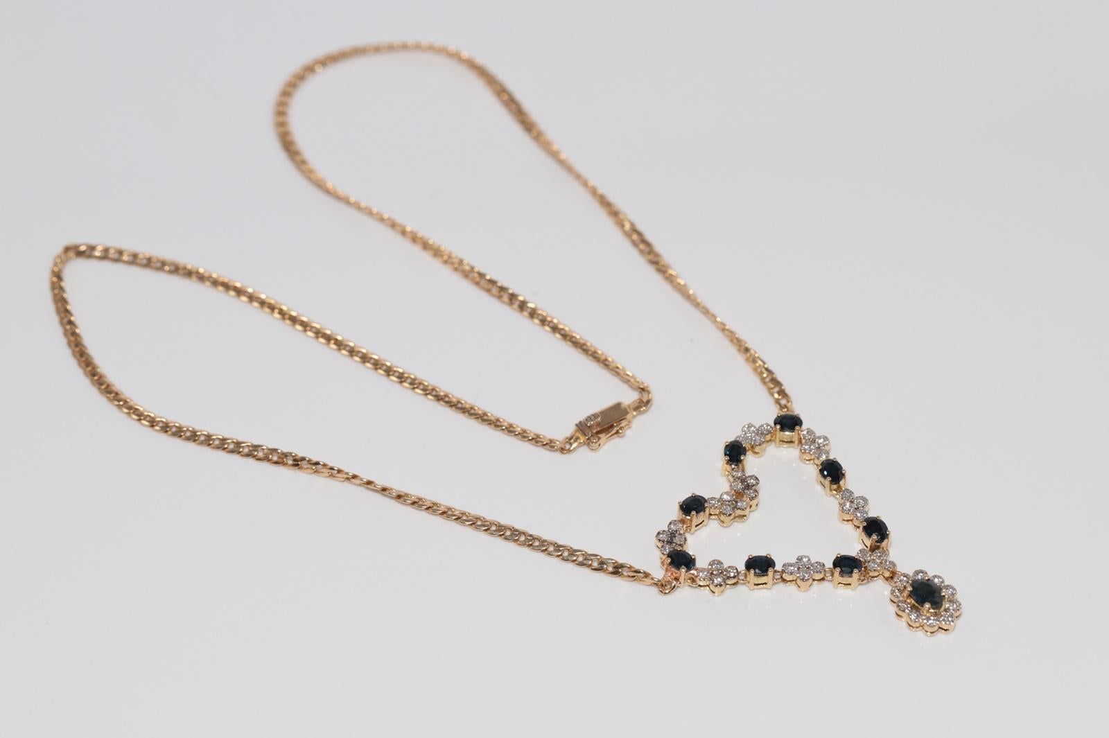 Vintage Circa 1980er Jahre 18k Gold Natürlicher Diamant und Saphir Dekorierte Halskette im Angebot 9
