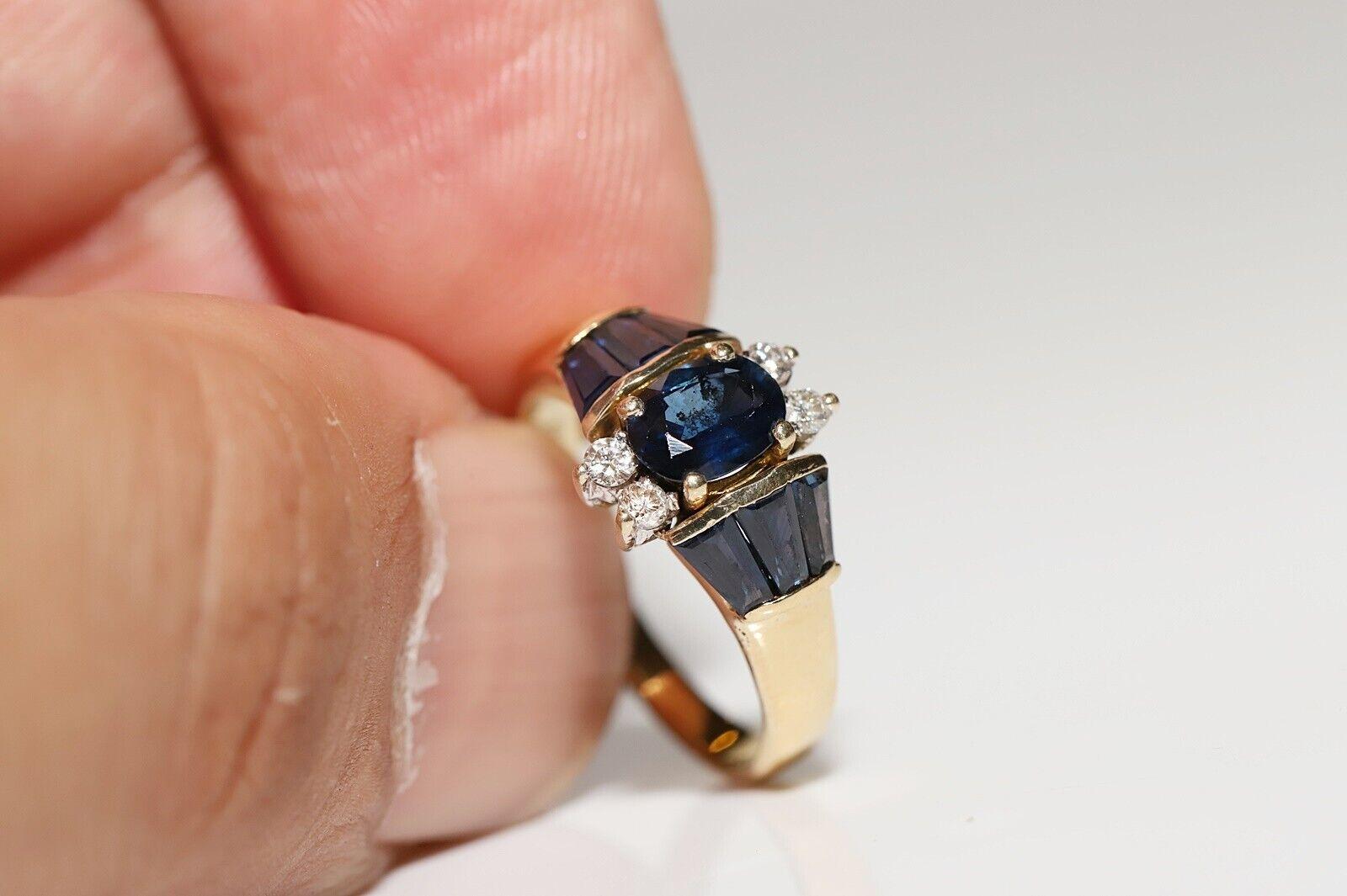 Vintage Circa 1980s 18k Gold Natural Diamond And Sapphire Decorated Ring  For Sale 4