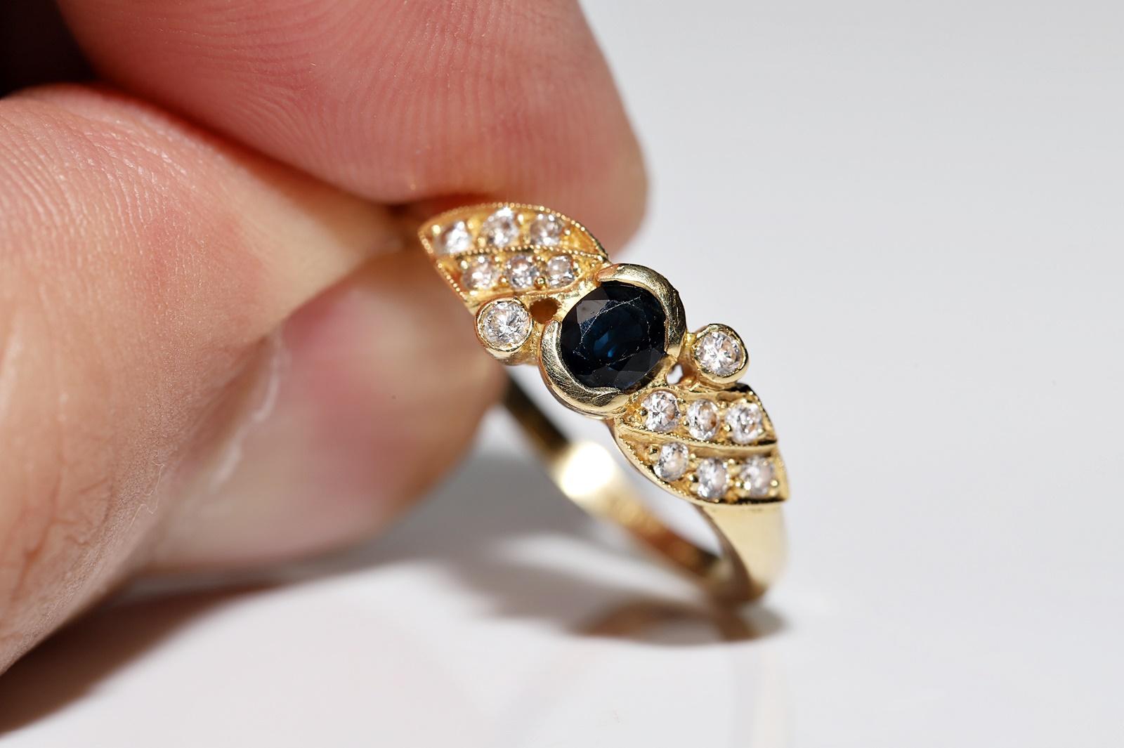 Vintage Circa 1980s 18k Gold Natural Diamond And Sapphire Decorated Ring For Sale 4