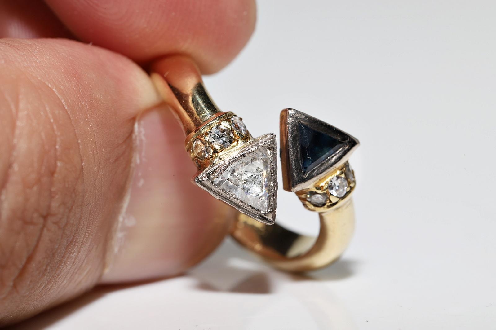Vintage Circa 1980s 18k Gold Natural Diamond And Sapphire Decorated Ring For Sale 4