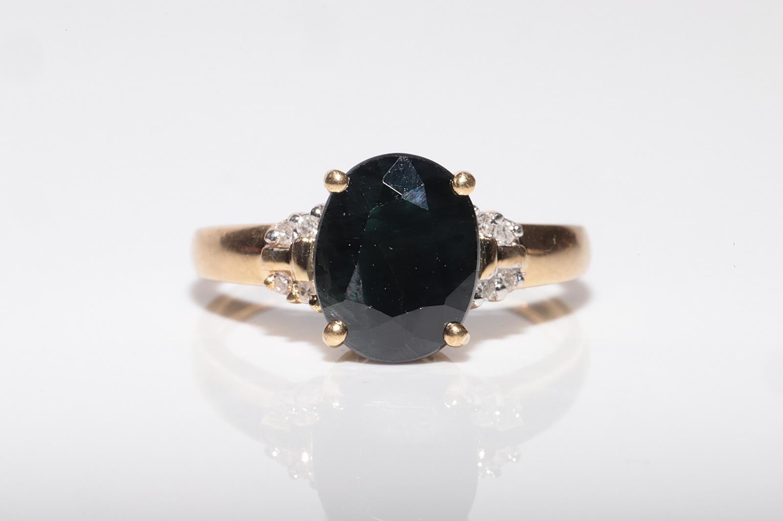 Vintage Circa 1980s 18k Gold Natural Diamond And Sapphire Decorated Ring For Sale 4
