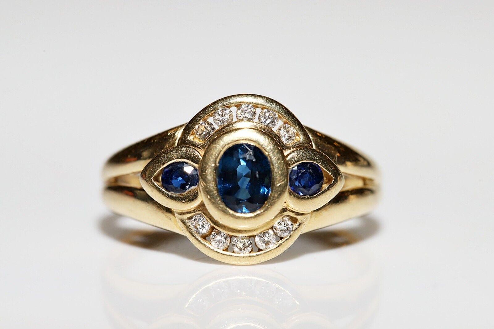 Vintage Circa 1980s 18k Gold Natural Diamond And Sapphire Decorated Ring For Sale 5