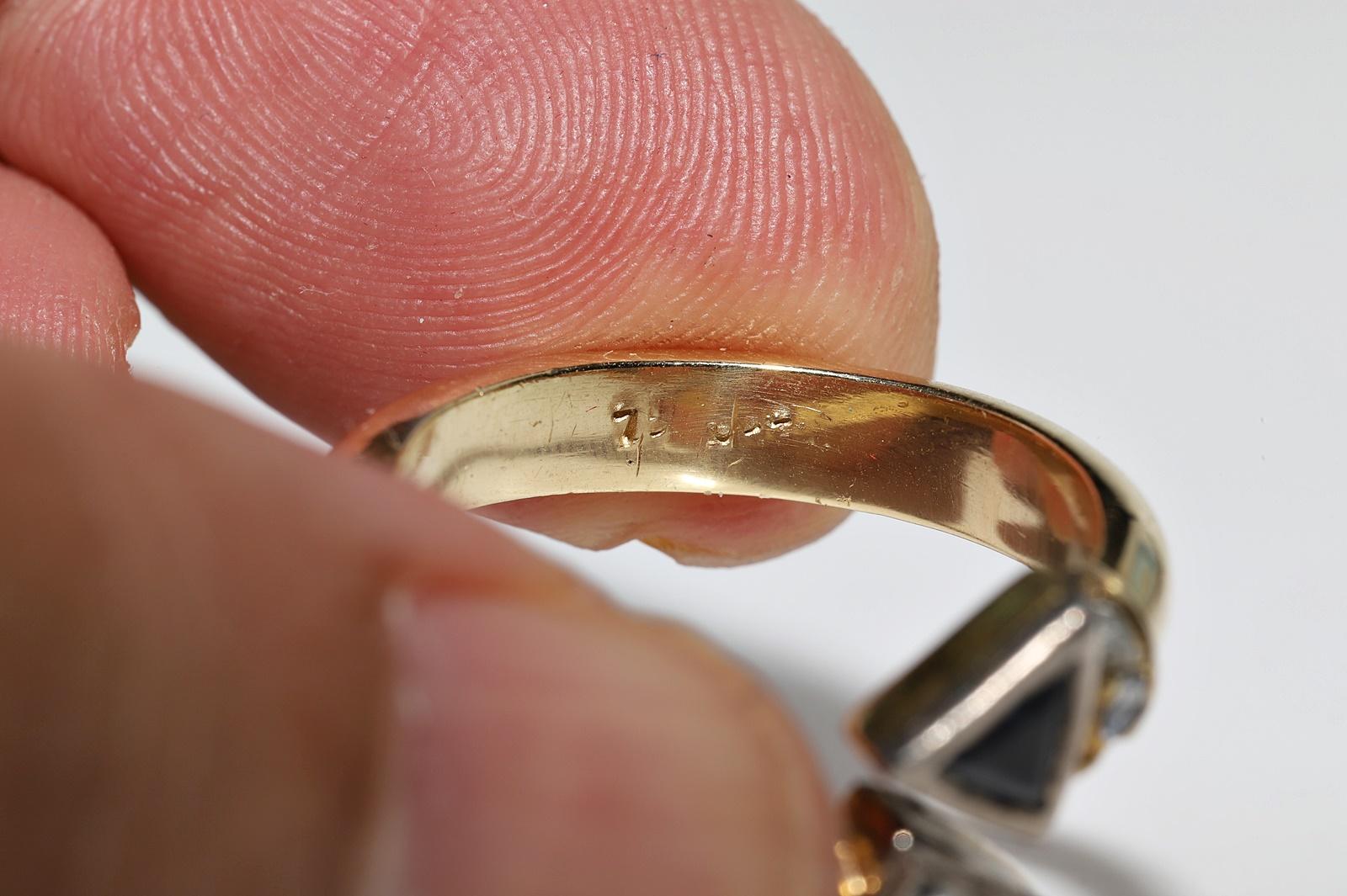 Vintage Circa 1980s 18k Gold Natural Diamond And Sapphire Decorated Ring For Sale 5