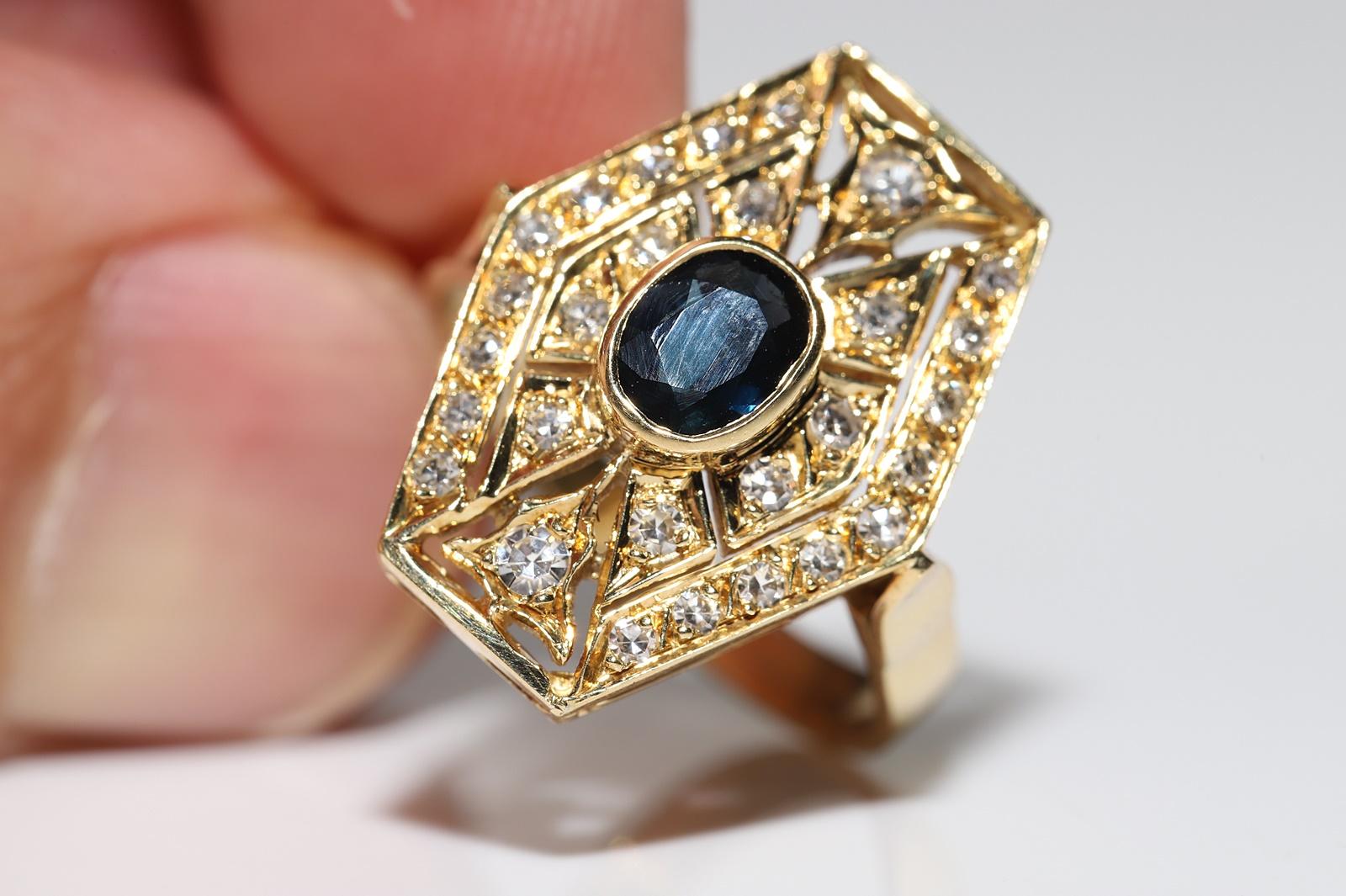 Vintage Circa 1980s 18k Gold Natural Diamond And Sapphire Decorated Ring For Sale 6