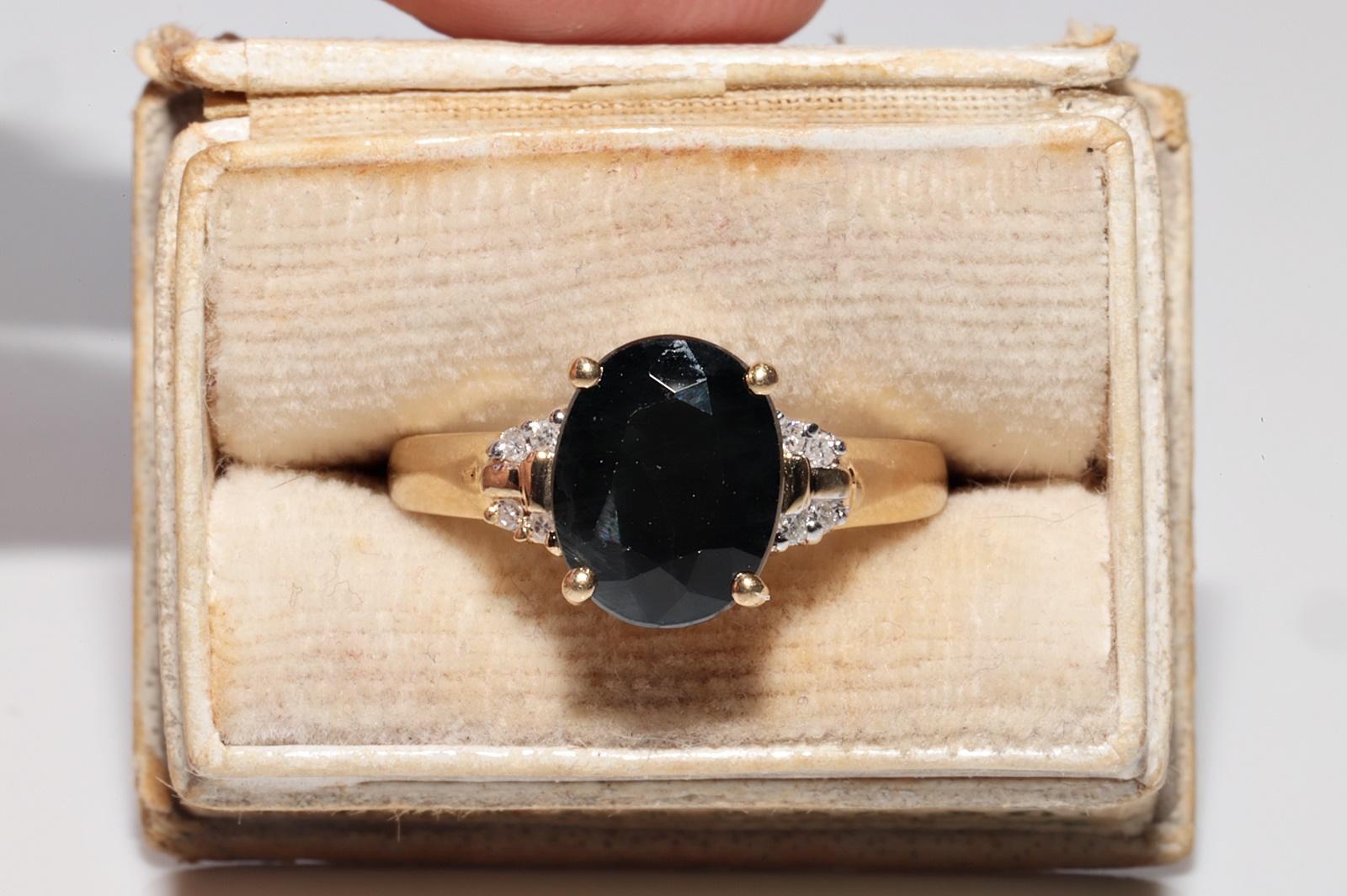 Vintage Circa 1980s 18k Gold Natural Diamond And Sapphire Decorated Ring For Sale 6
