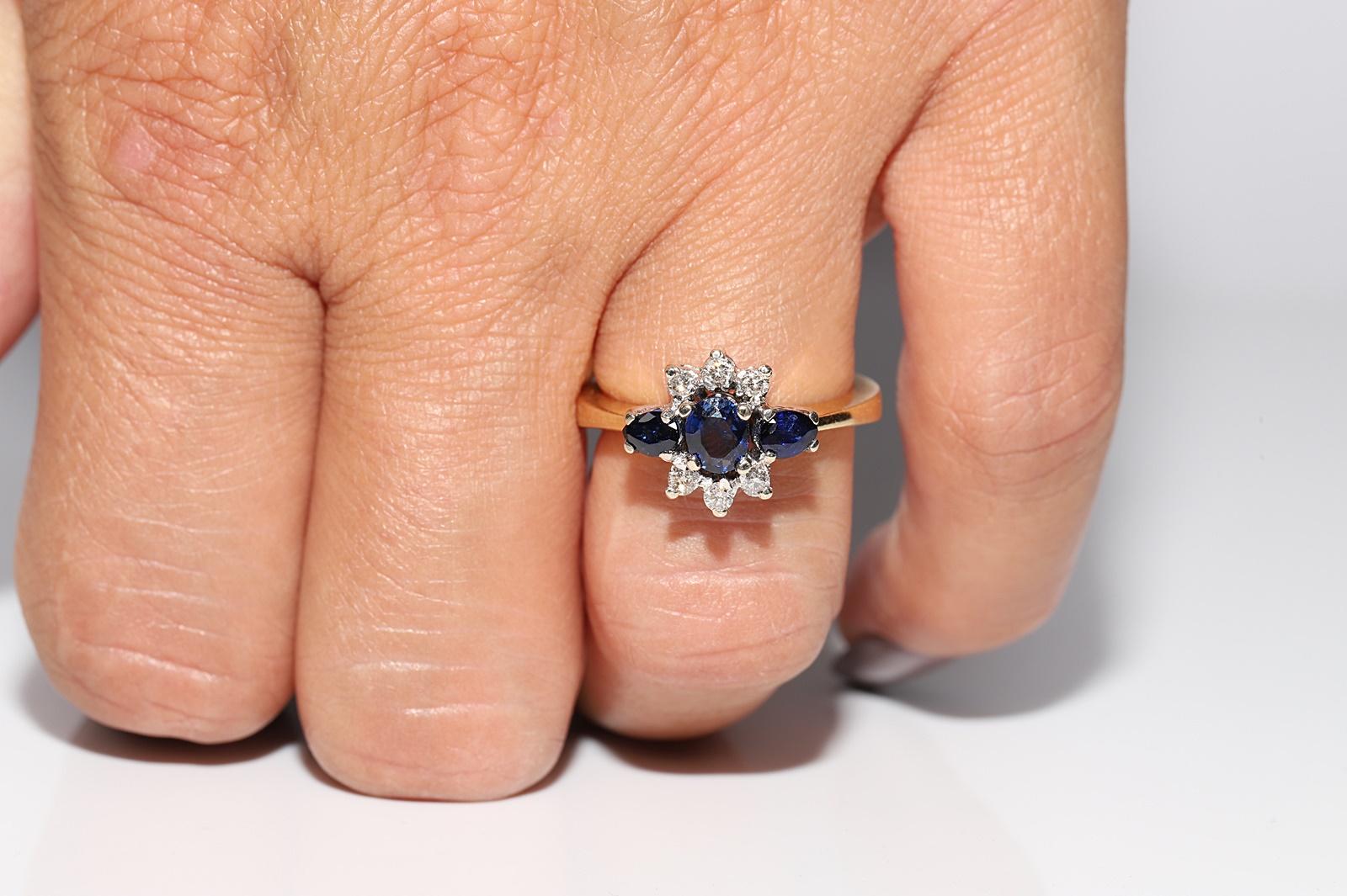 Vintage Circa 1980s 18k Gold Natural Diamond And Sapphire Decorated Ring For Sale 8