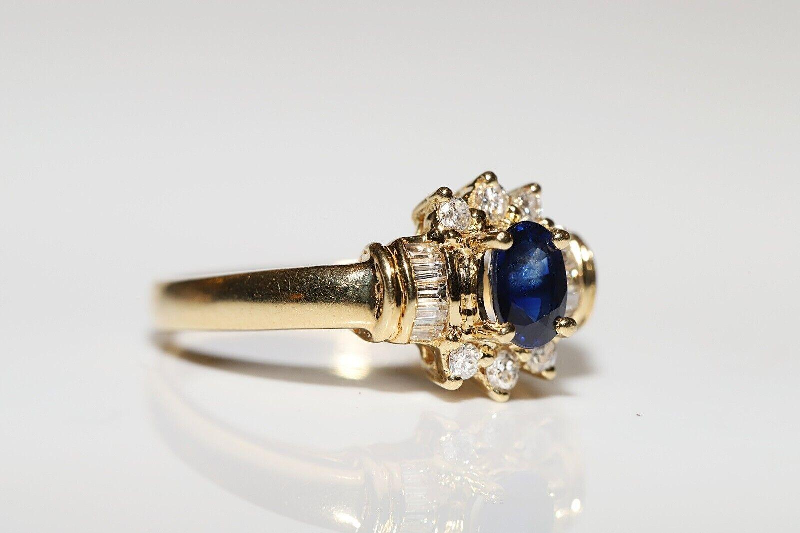 Retro Vintage Circa 1980s 18k Gold Natural Diamond And Sapphire Decorated Ring For Sale