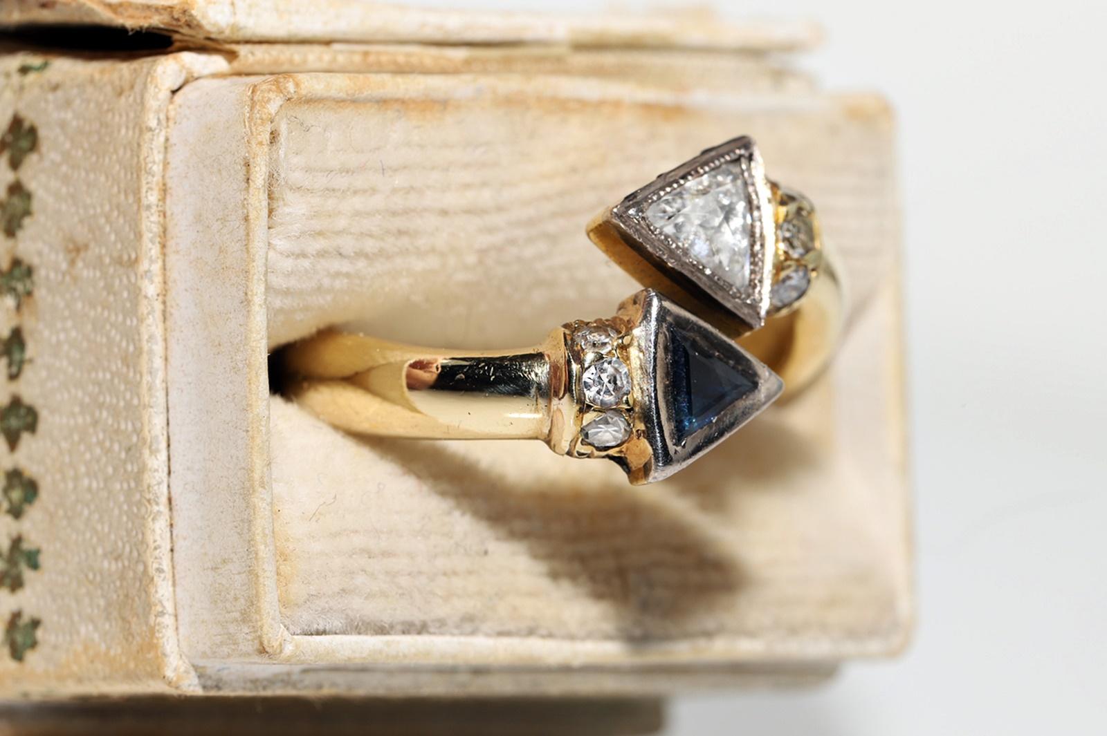 Retro Vintage Circa 1980s 18k Gold Natural Diamond And Sapphire Decorated Ring For Sale