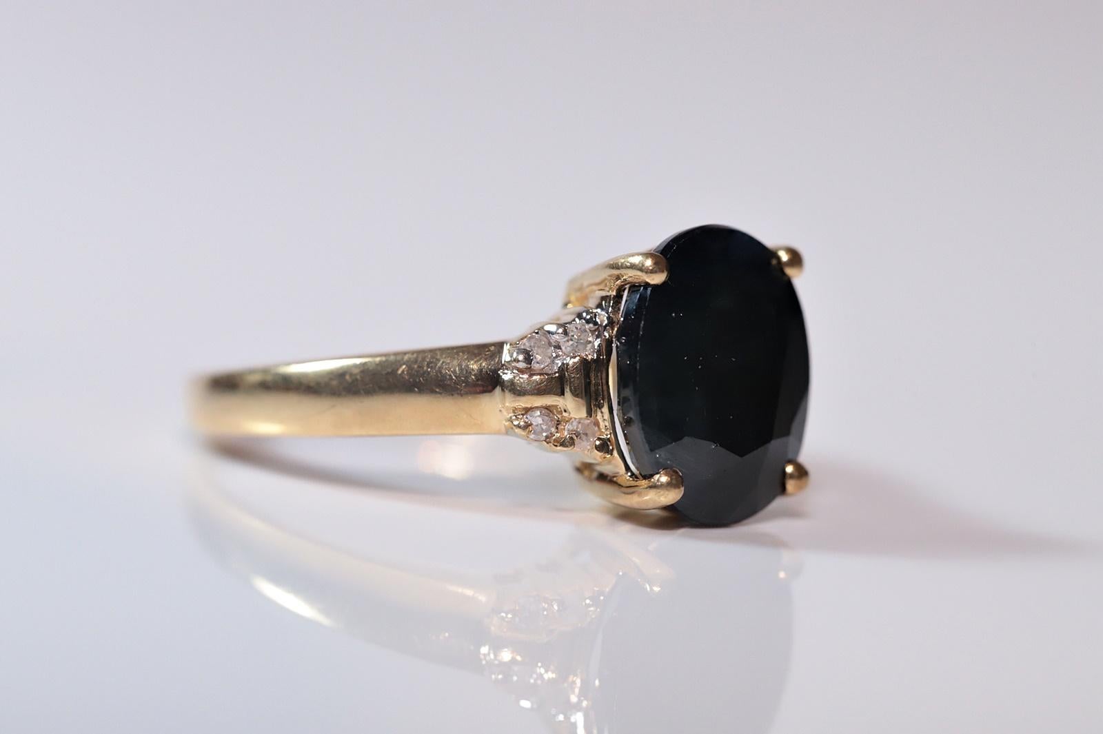 Retro Vintage Circa 1980s 18k Gold Natural Diamond And Sapphire Decorated Ring For Sale