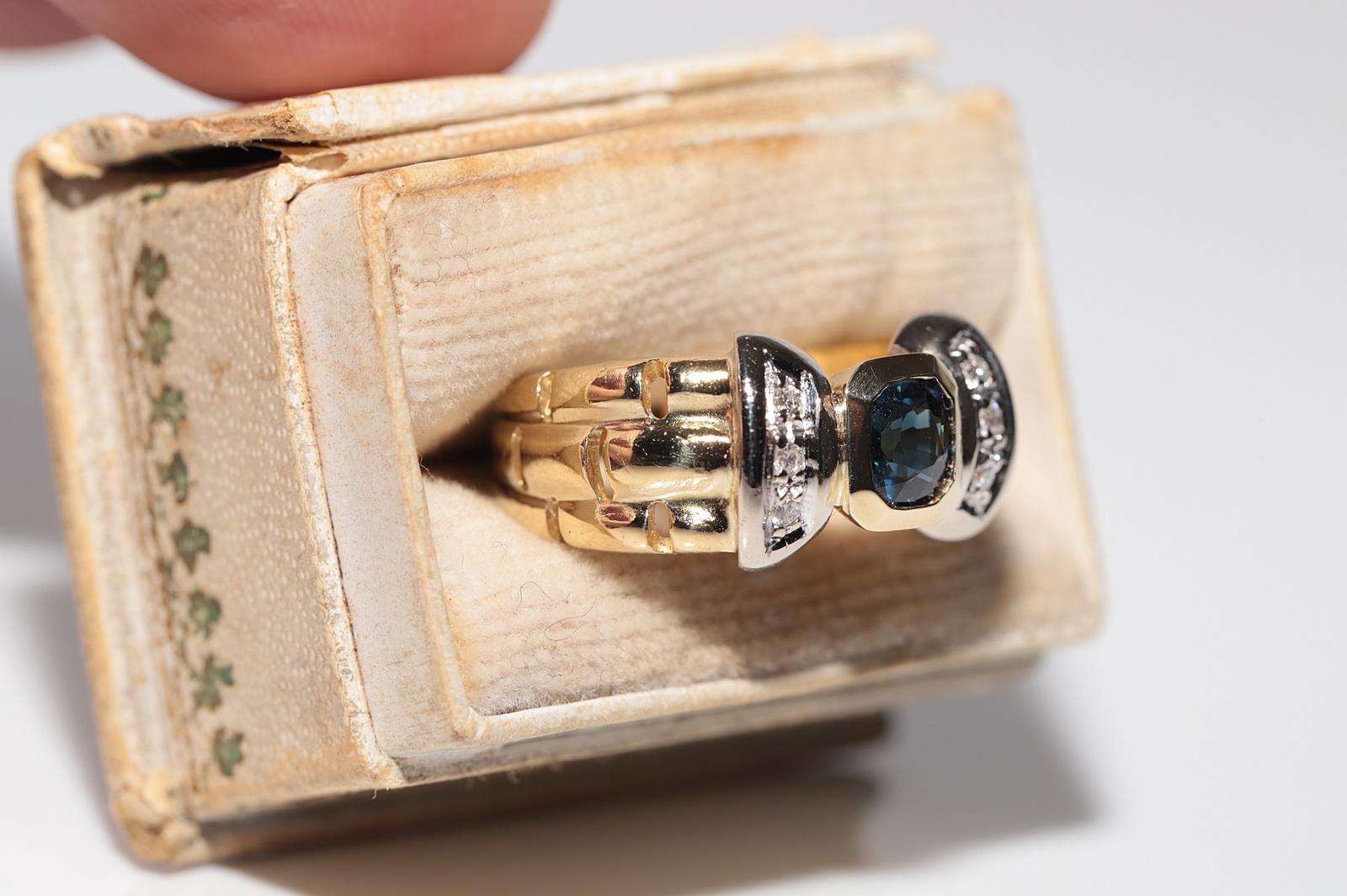 Retro Vintage Circa 1980s 18k Gold Natural Diamond And Sapphire Decorated Ring For Sale