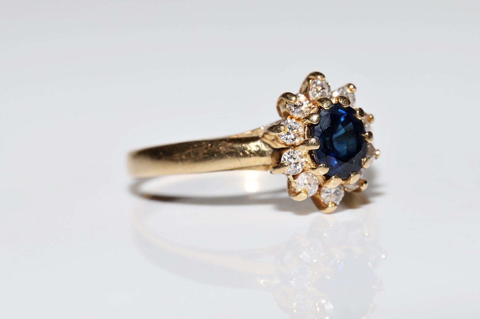 Vintage Circa 1980s 18k Gold Natural Diamond And Sapphire Decorated Ring  For Sale 2