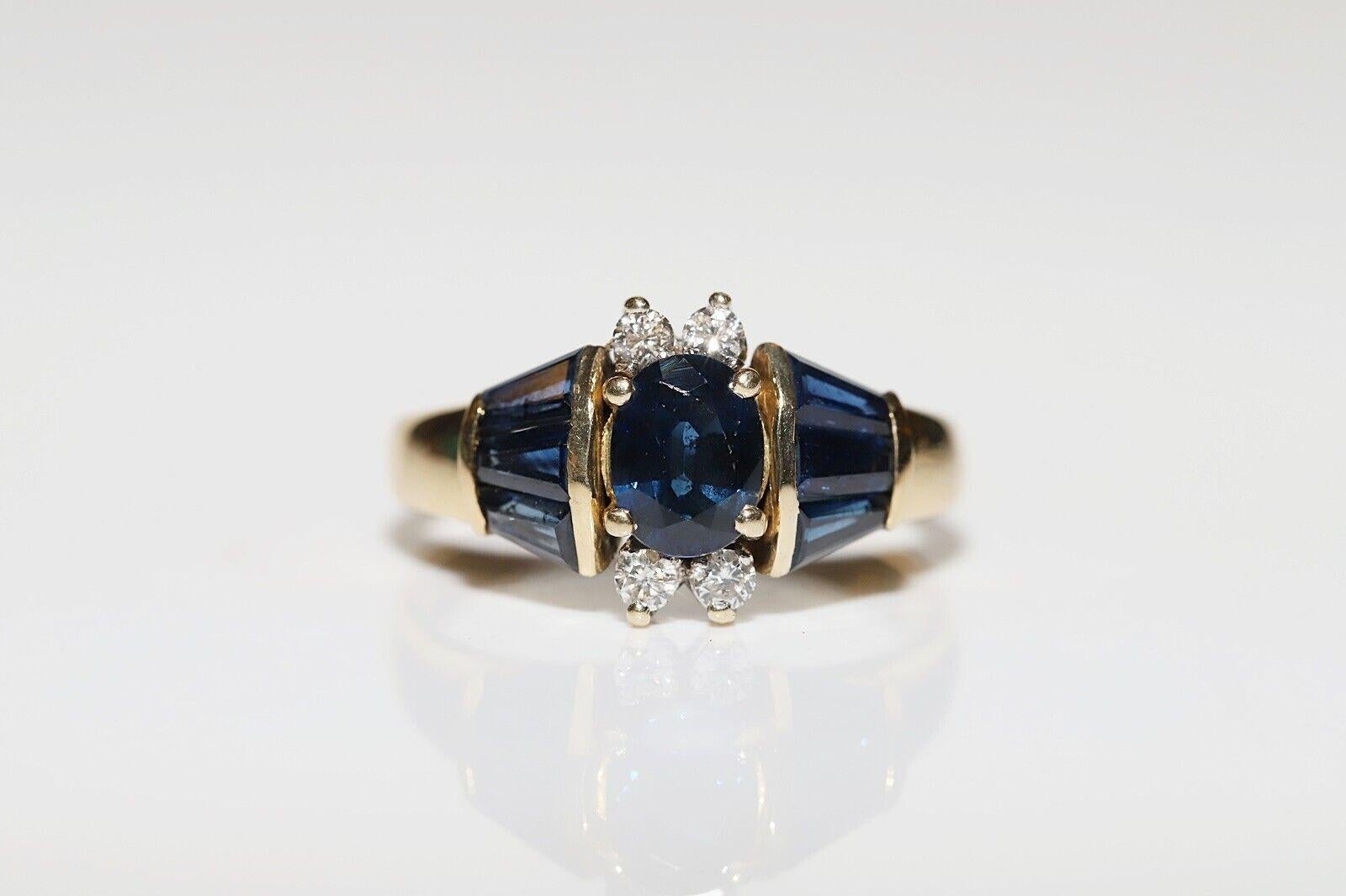 Vintage Circa 1980s 18k Gold Natural Diamond And Sapphire Decorated Ring  For Sale 2