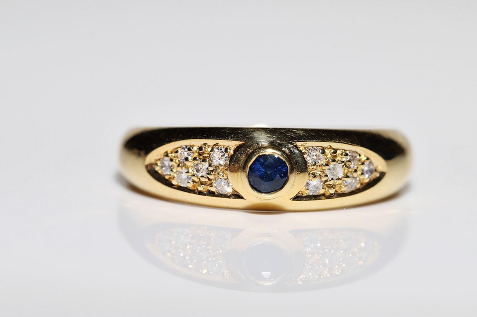 Vintage Circa 1980s 18k Gold Natural Diamond And Sapphire Decorated Ring For Sale 3