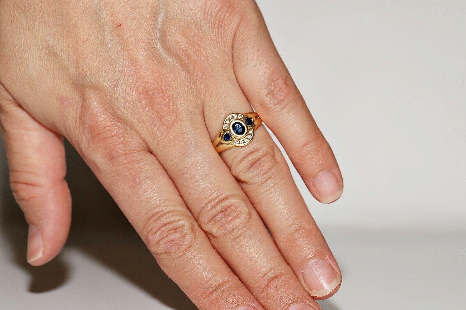 Vintage Circa 1980s 18k Gold Natural Diamond And Sapphire Decorated Ring For Sale 2
