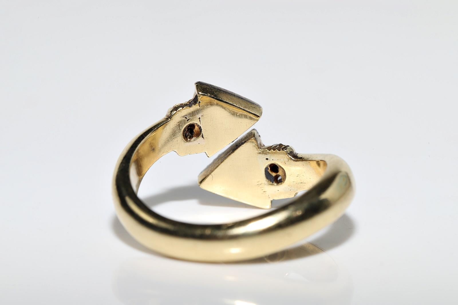 Vintage Circa 1980s 18k Gold Natural Diamond And Sapphire Decorated Ring For Sale 2