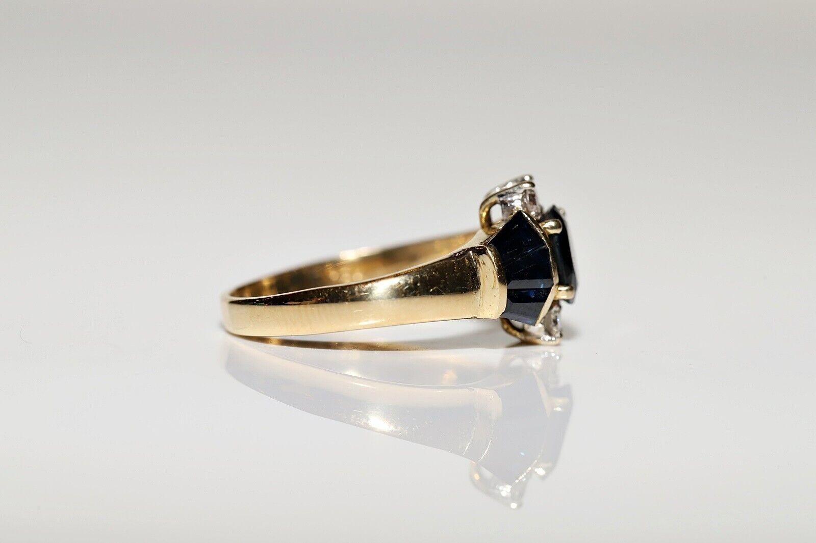 Vintage Circa 1980s 18k Gold Natural Diamond And Sapphire Decorated Ring  For Sale 3